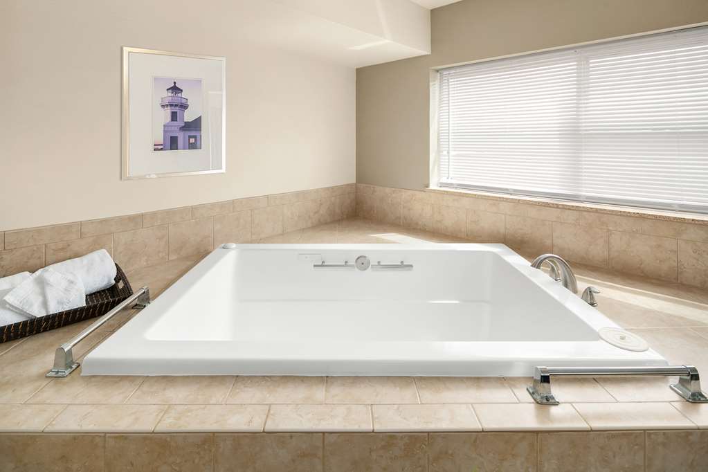 Executive Residency by Best Western Navigator Inn & Suites - photo 21