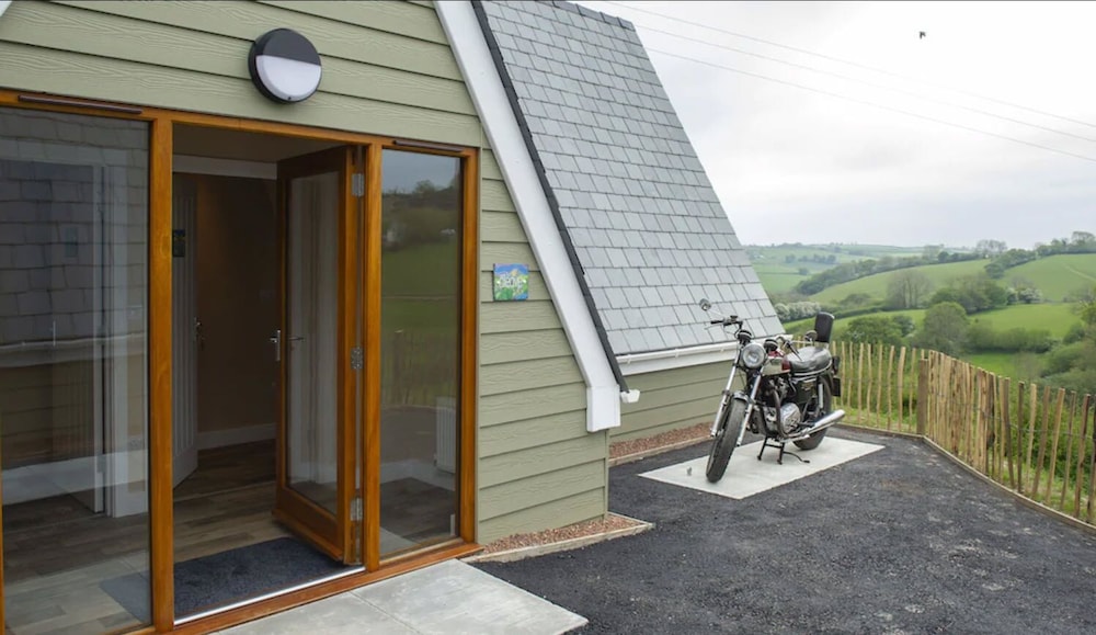 The Poltimore Pods — hotel in South Molton