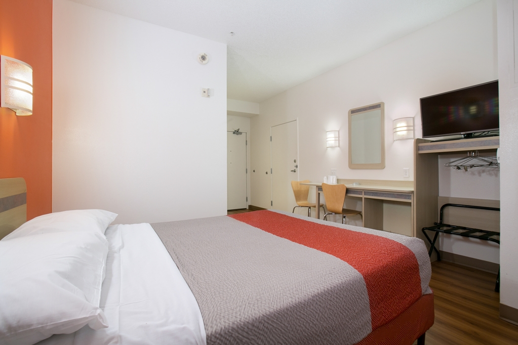 Motel 6 Brooklyn Center MN Minneapolis - photo 14