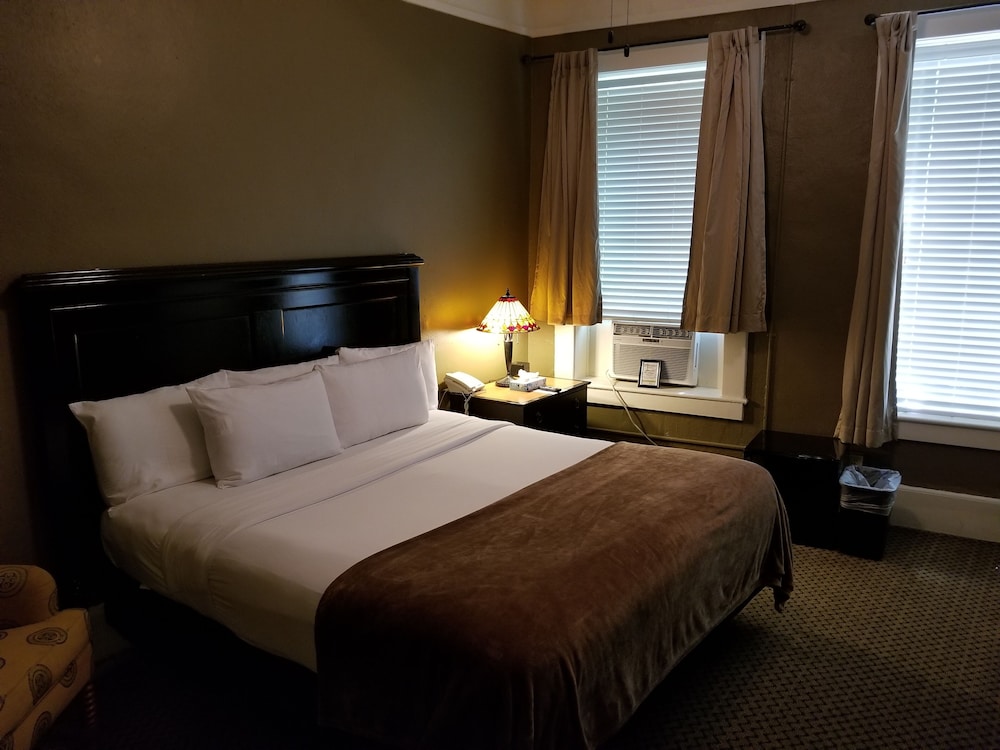 Basin Park Hotel and Spa - photo 13