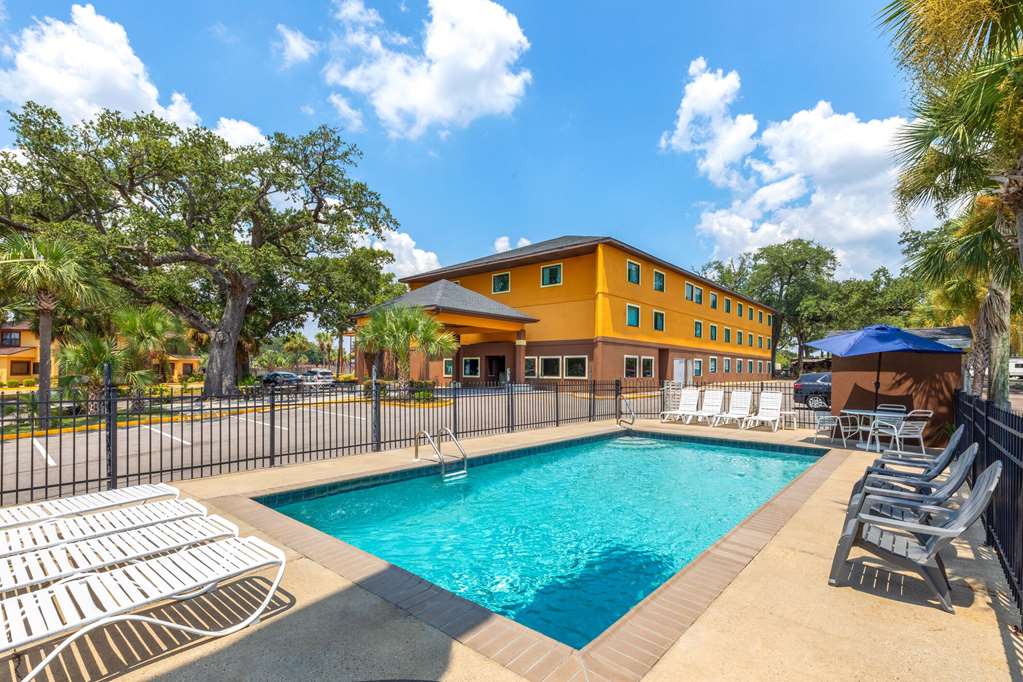 Days Inn by Wyndham Biloxi Beach - photo 10