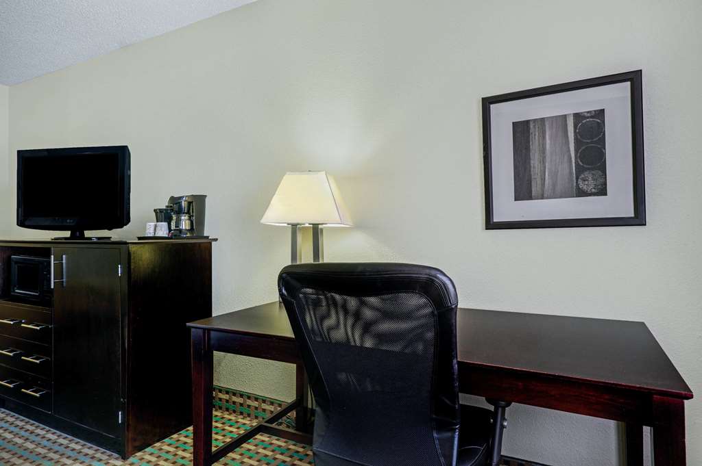 La Quinta Inn by Wyndham Columbia SE Fort Jackson - photo 12