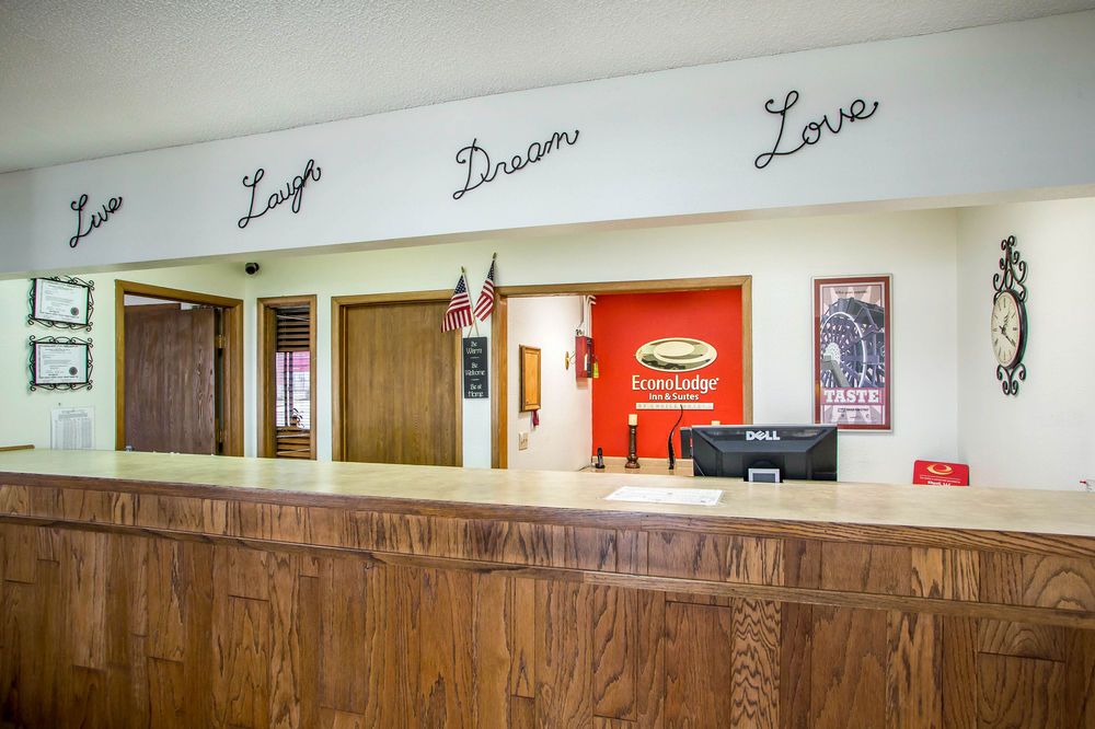 Econo Lodge Inn and Suites Dubuque - photo 22