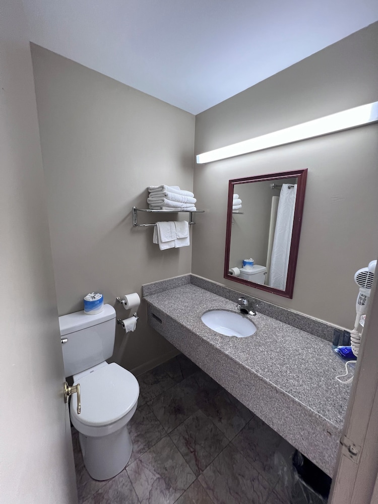 Rodeway Inn & Suites Hershey Chocolate Avenue - photo 49