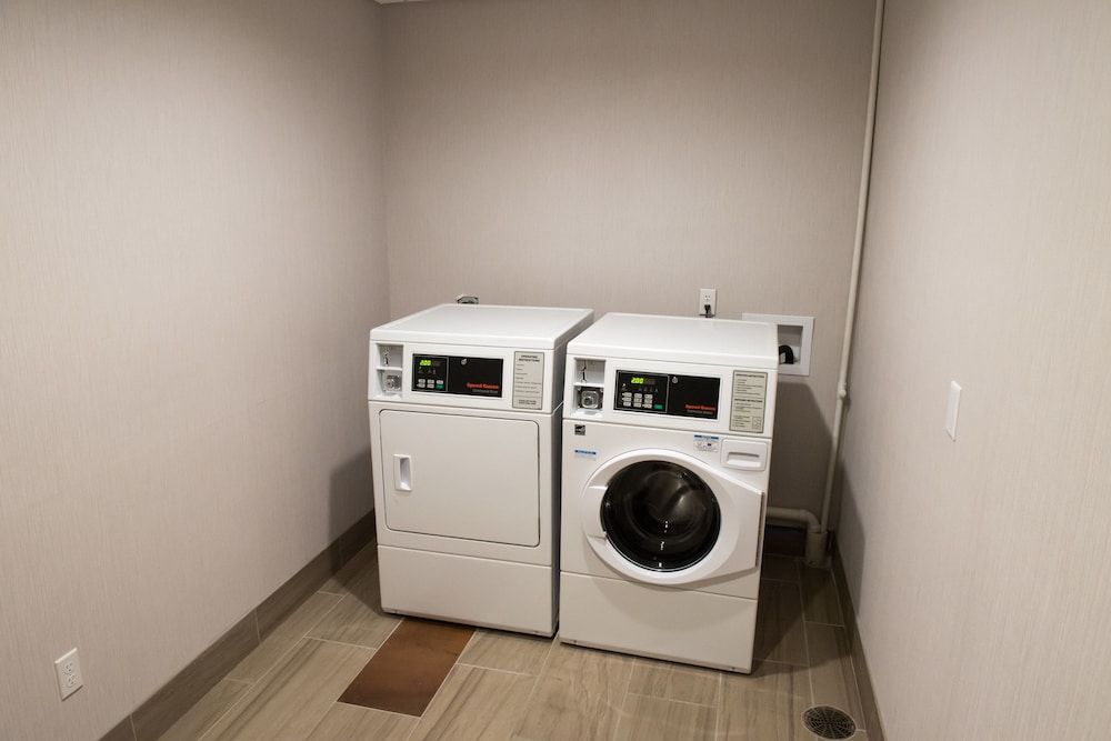 Holiday Inn Express & Suites Fort Wayne North by IHG - photo 20