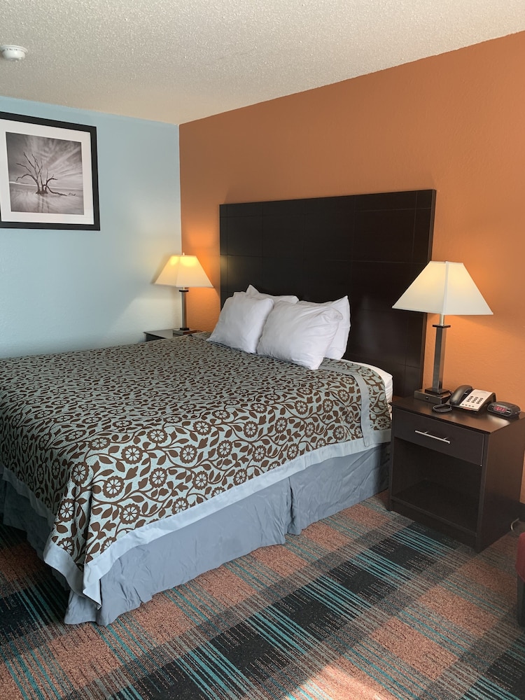 Days Inn by Wyndham Greenwood SC - photo 9