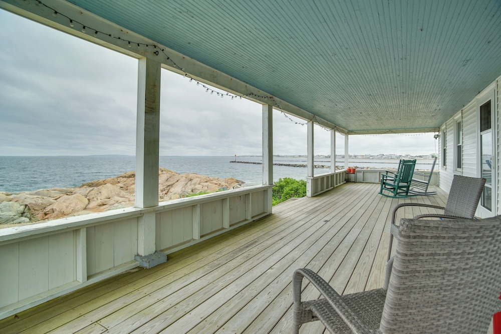Historic Cottage with Beautiful Oceanfront View — 4-Star Luxury Hotel in Marshfield, United States