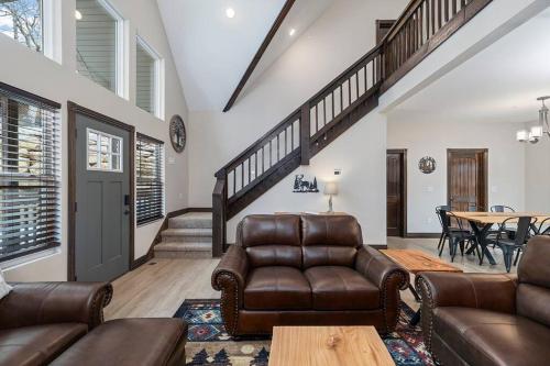 Rock and Timber Lodge — 4-Star Luxury Hotel in Branson, United States