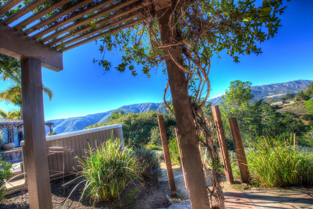 Lx16: Valley View Estate Above The Wineries With Hot Tub in Carmel Valley Village, United States