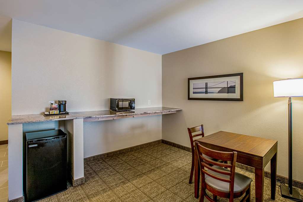 Comfort Suites Fishkill near Interstate 84 - photo 34