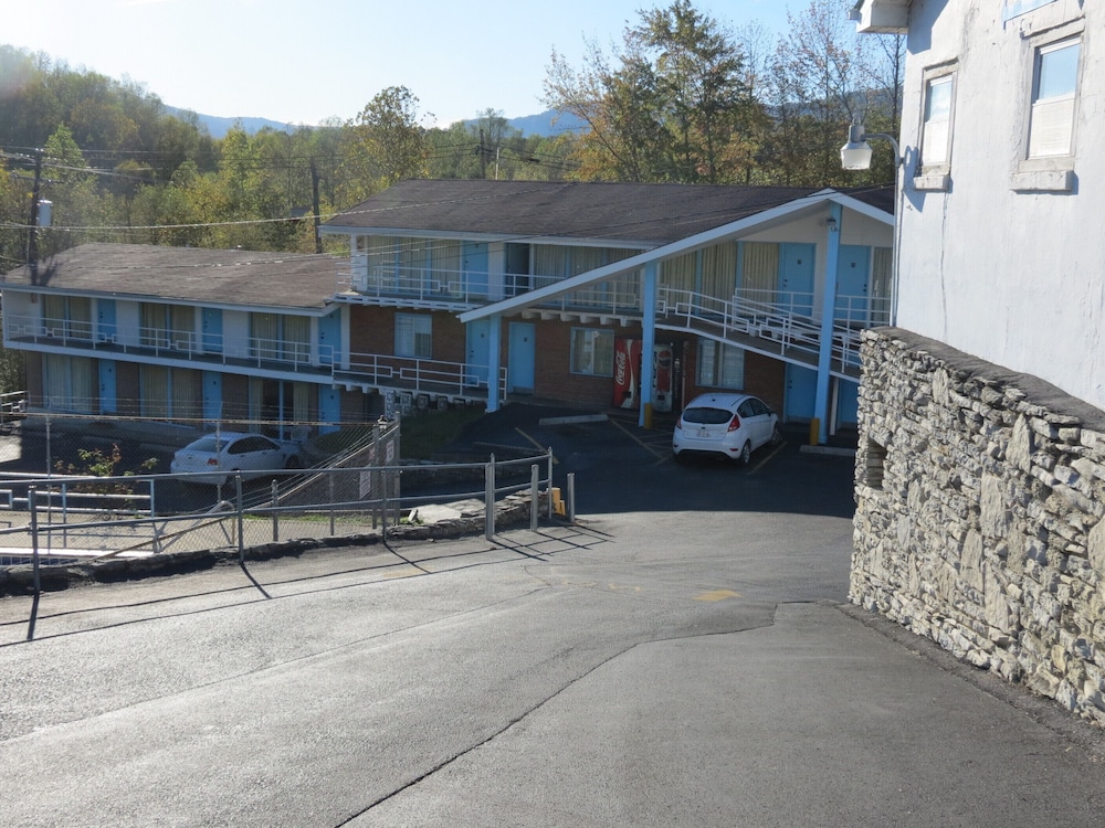 Boone Trail Inn - photo 34
