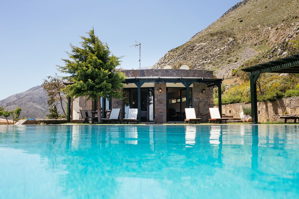 Aetovigla Traditional Guest Houses — hotel in Krouson