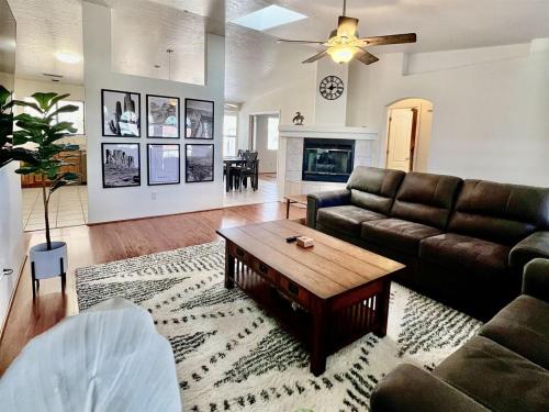 Grand Residence Spacious Luxury 3 bed 2 bath — 4-Star Luxury Hotel in Prescott, United States