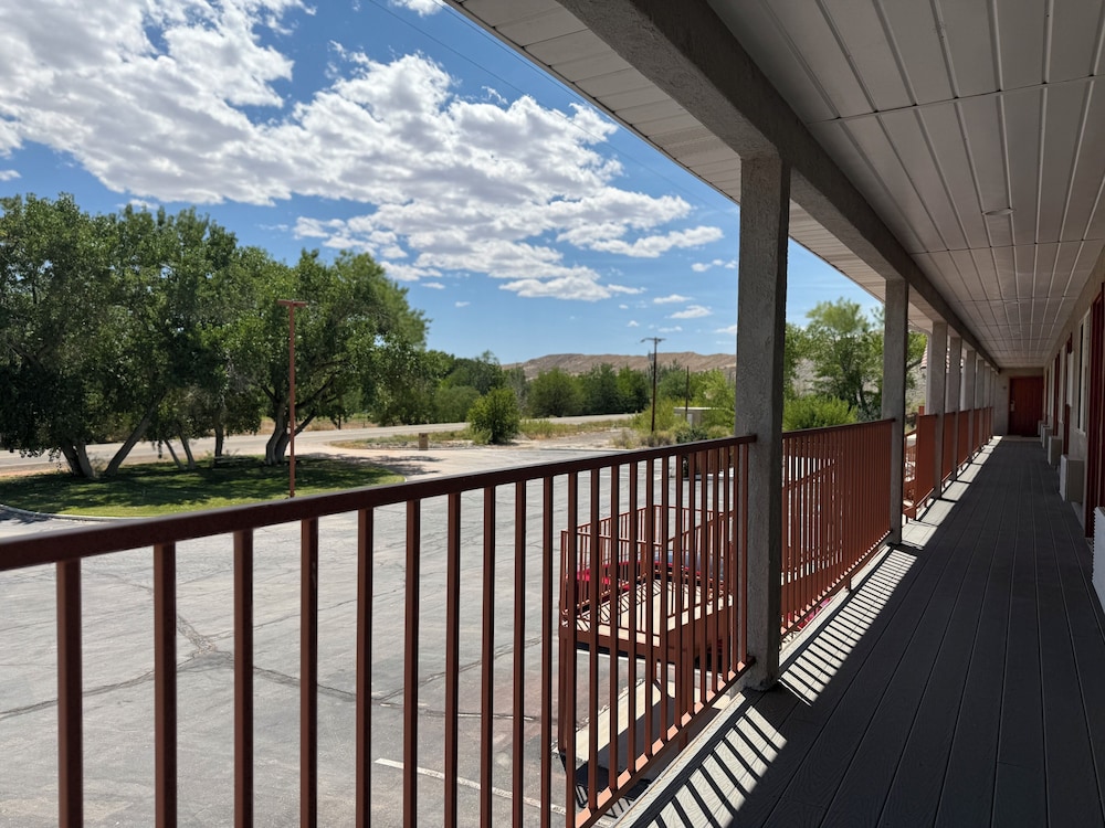 Cathedral Valley Inn - photo 20