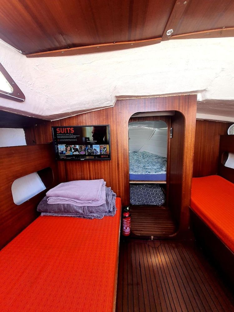 Charmant Voilier Nuit Insolite in Boulogne-Sur-Mer, France