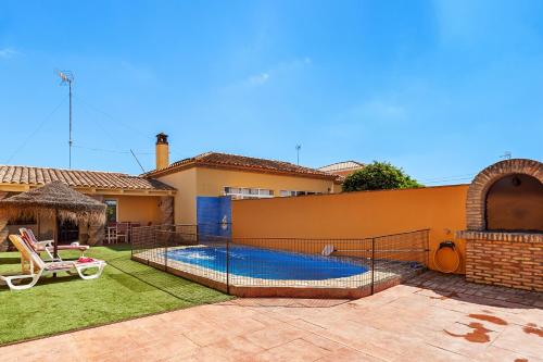 Chalet Rocío solo familias — 4-Star Luxury Hotel in Conil De La Frontera, Spain