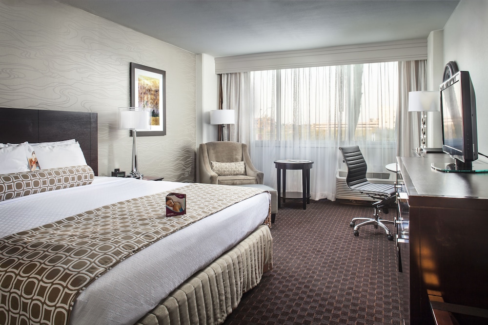 Crowne Plaza Phoenix Airport PHX by IHG - photo 3