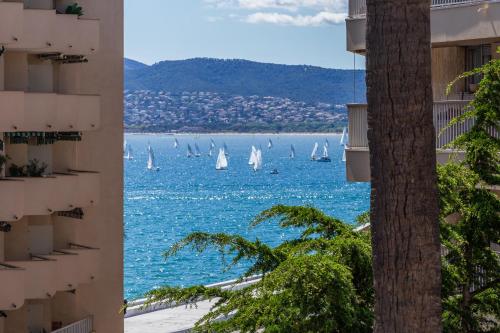 T2 Les Dauphins Bord De Mer — Saint Raphael