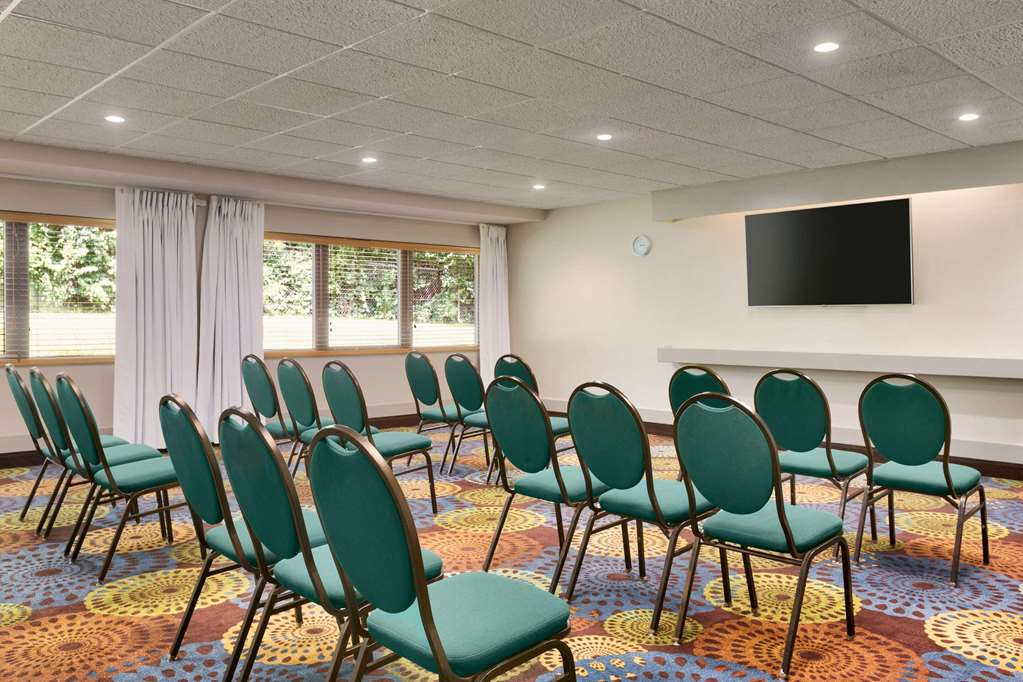 Country Inn & Suites by Radisson Mishawaka IN - photo 18