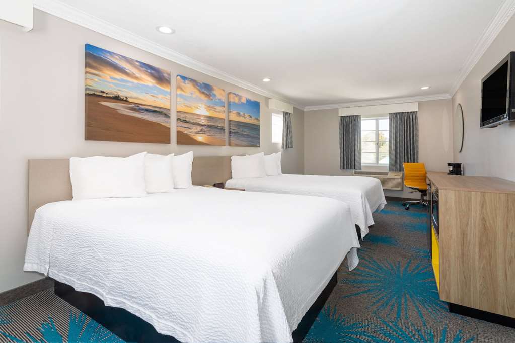 Days Inn by Wyndham Santa Monica - photo 54
