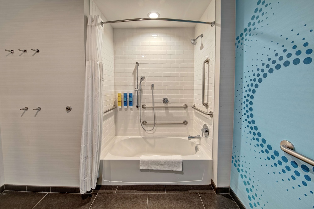 Tru By Hilton Roanoke Hollins - photo 5