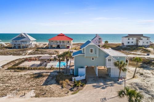 Family Friendly St. George Island Home Sleeps 12 Private Beach — 4-Star Luxury Hotel in Eastpoint, United States