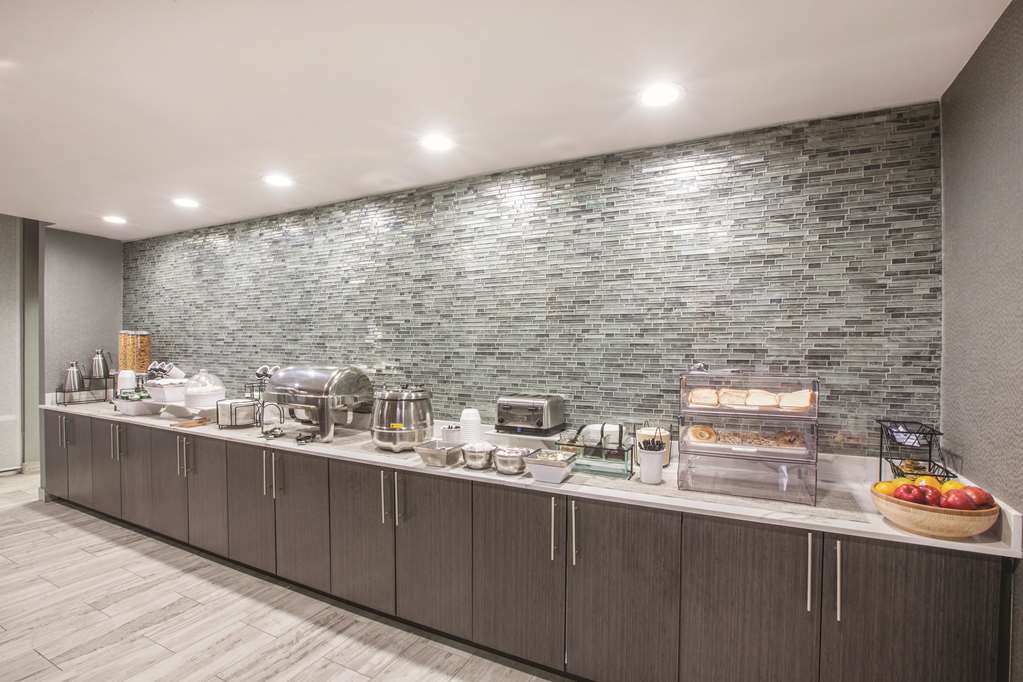 La Quinta Inn & Suites by Wyndham Kingsville - photo 28