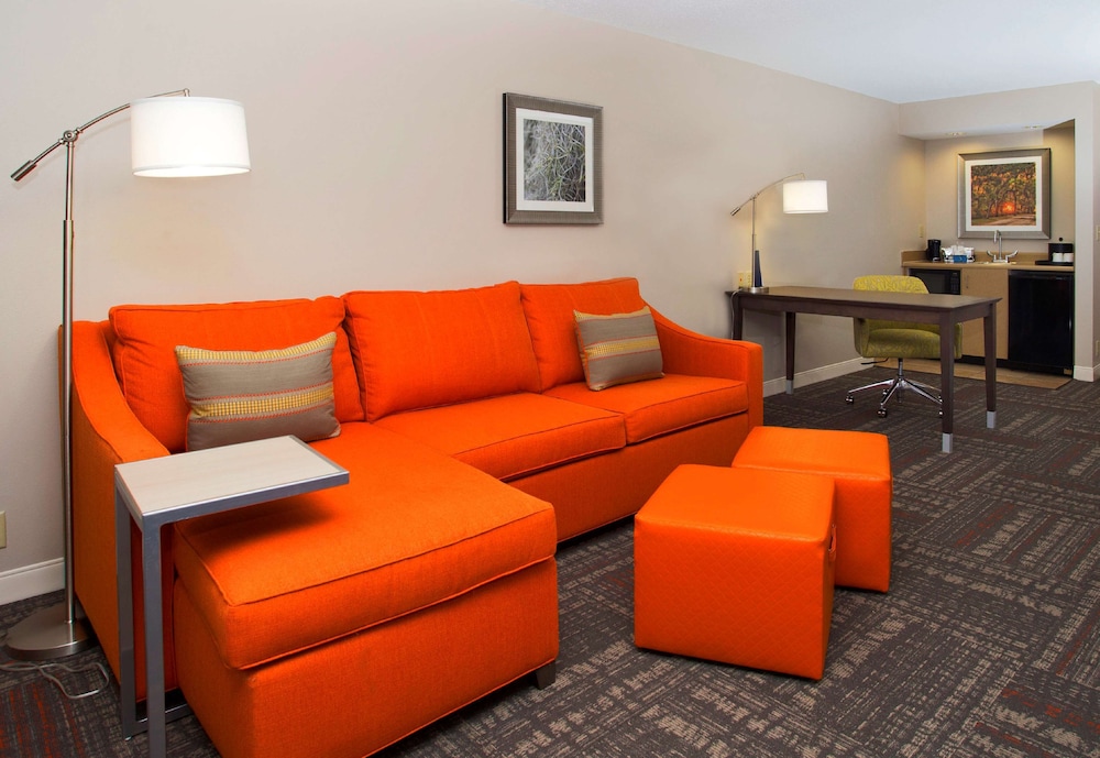 Hampton Inn & Suites Valdosta Conference Center - photo 32
