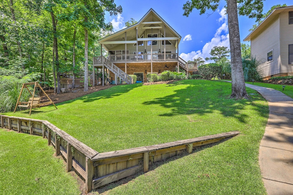Waterfront Eatonton Escape w Private Hot Tub — hotel in Eatonton