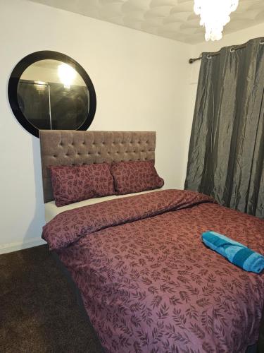 London Serviced Accommodation x RM10 x DM 4 Weekly x Monthly Deals x Sleeps 10 x FREE Parking x FREE Wifi E — hotel in Dagenham