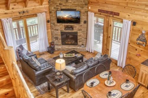Smokies Escape Hot Tub Community Pools — 4-Star Luxury Hotel in Sevierville, United States
