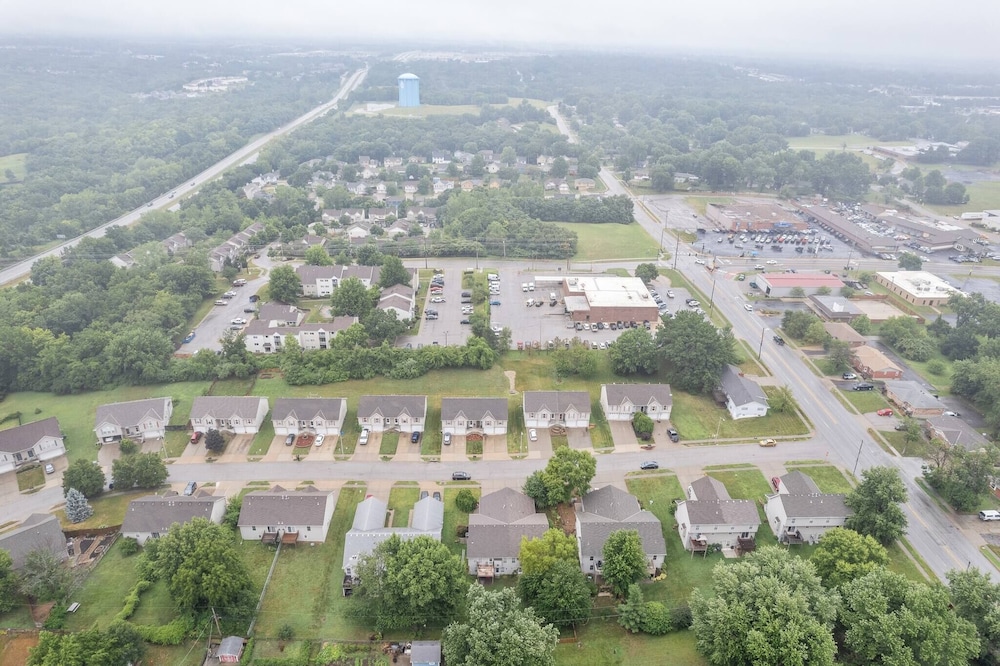 Beautiful Townhome 11 Minutes To Downtown Kansas City Mo - photo 33
