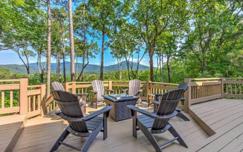 Hillside Manor Luxury Hot Tub Fireplace Pool Table Wet Bar — Afton