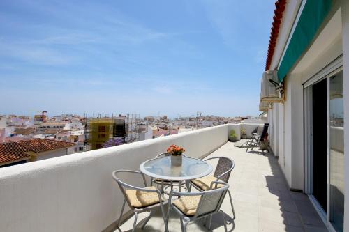 Estepona Centre Penthouse ALGASOL — 4-Star Luxury Hotel in Estepona, Spain