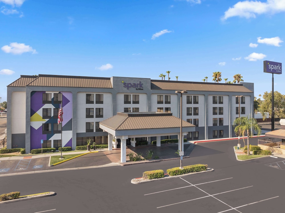 Hampton Inn Bakersfield Central