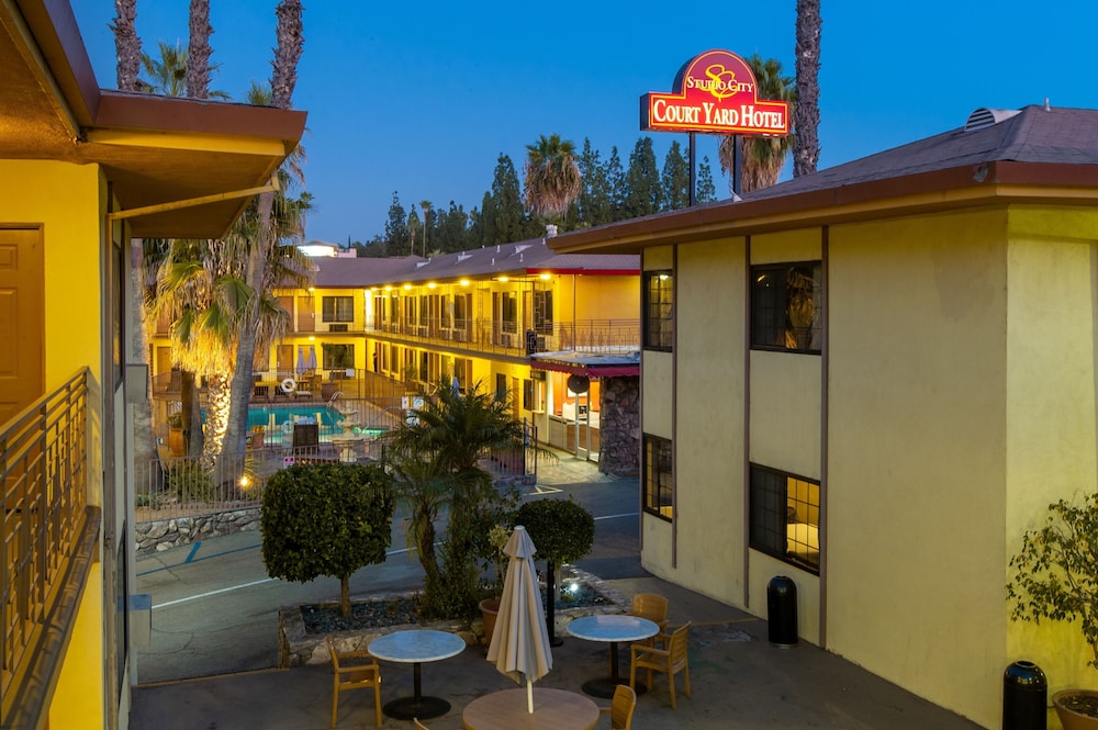 Studio City Court Yard Hotel - photo 45