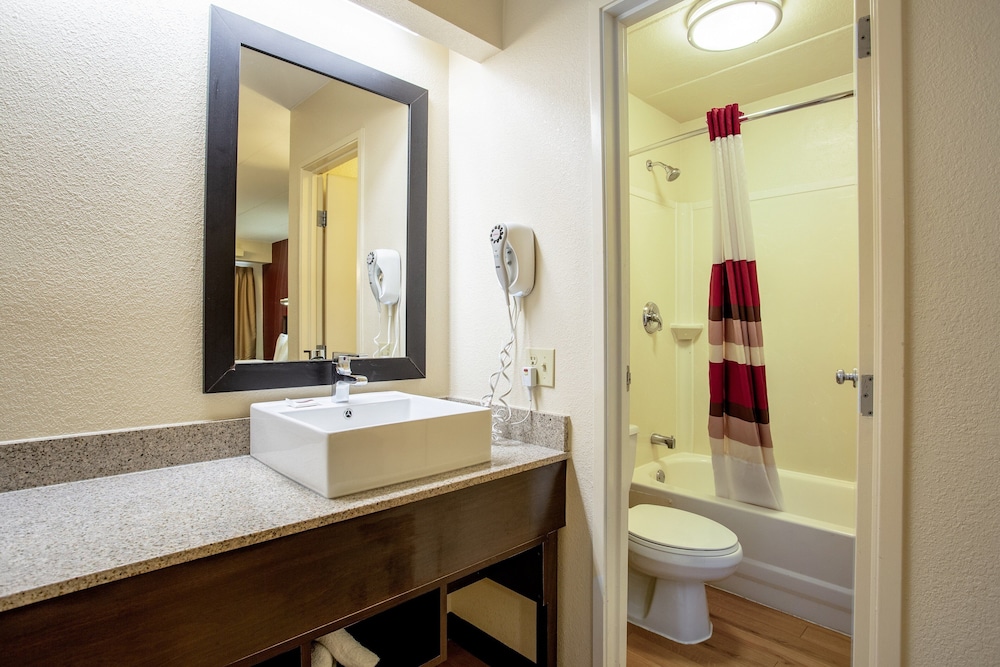 Red Roof Inn PLUS Pittsburgh East Monroeville - photo 24