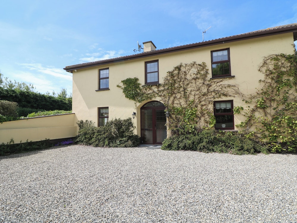 Tilladavin House — 4-Star Luxury Hotel in Loch Garman, Republic of Ireland