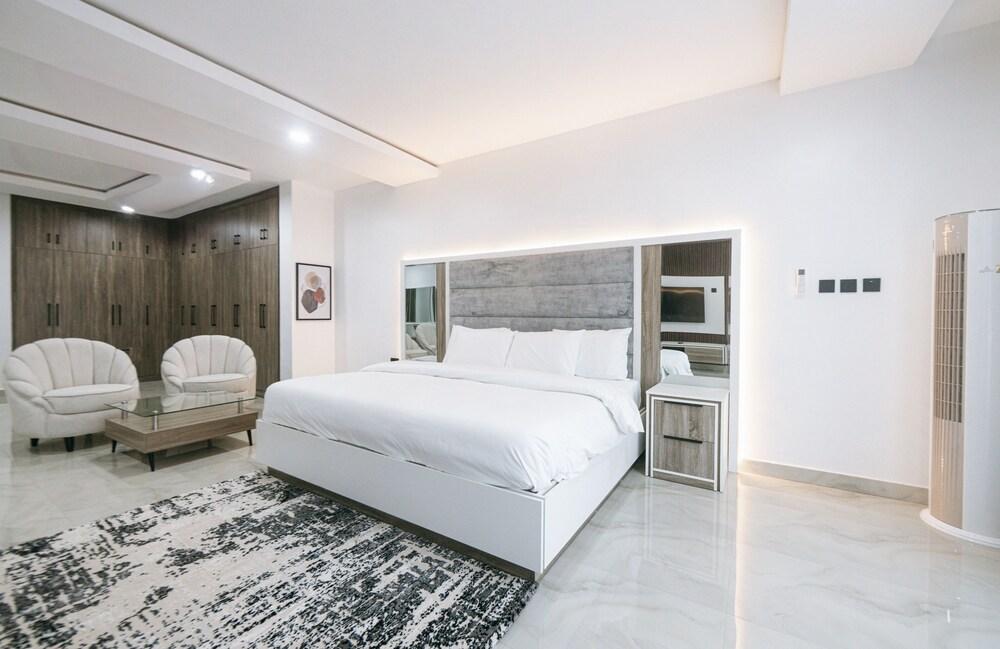 5blu Residence — 4-Star Luxury Hotel in Abuja, Nigeria