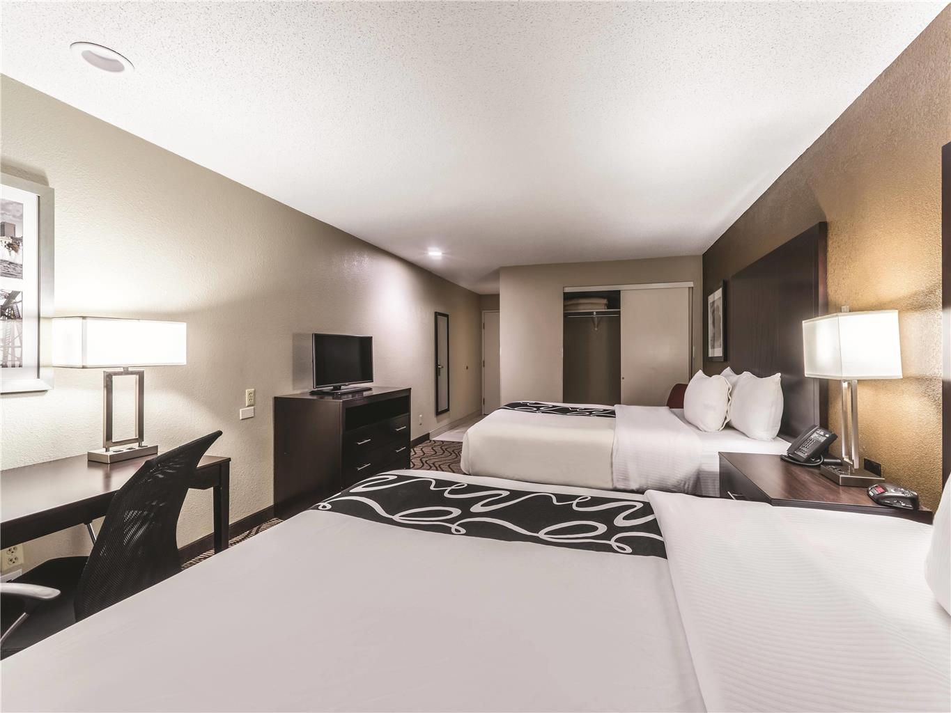 La Quinta Inn & Suites by Wyndham Collinsville St. Louis - photo 15