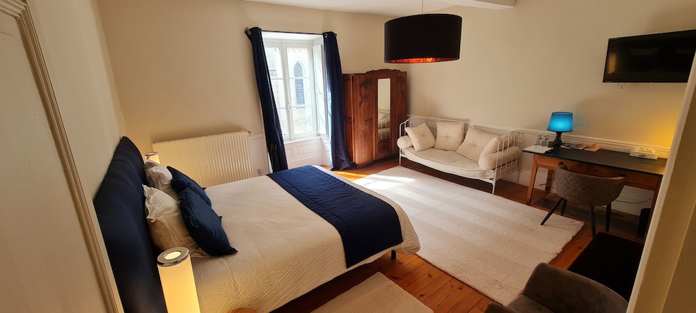 Le Durivum — 4-Star Luxury Hotel in Saint-Georges-De-Montaigu, France