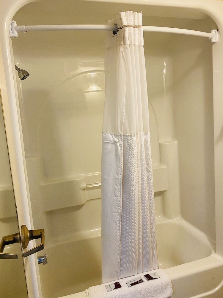 Harrisonville Inn & Suites - photo 14