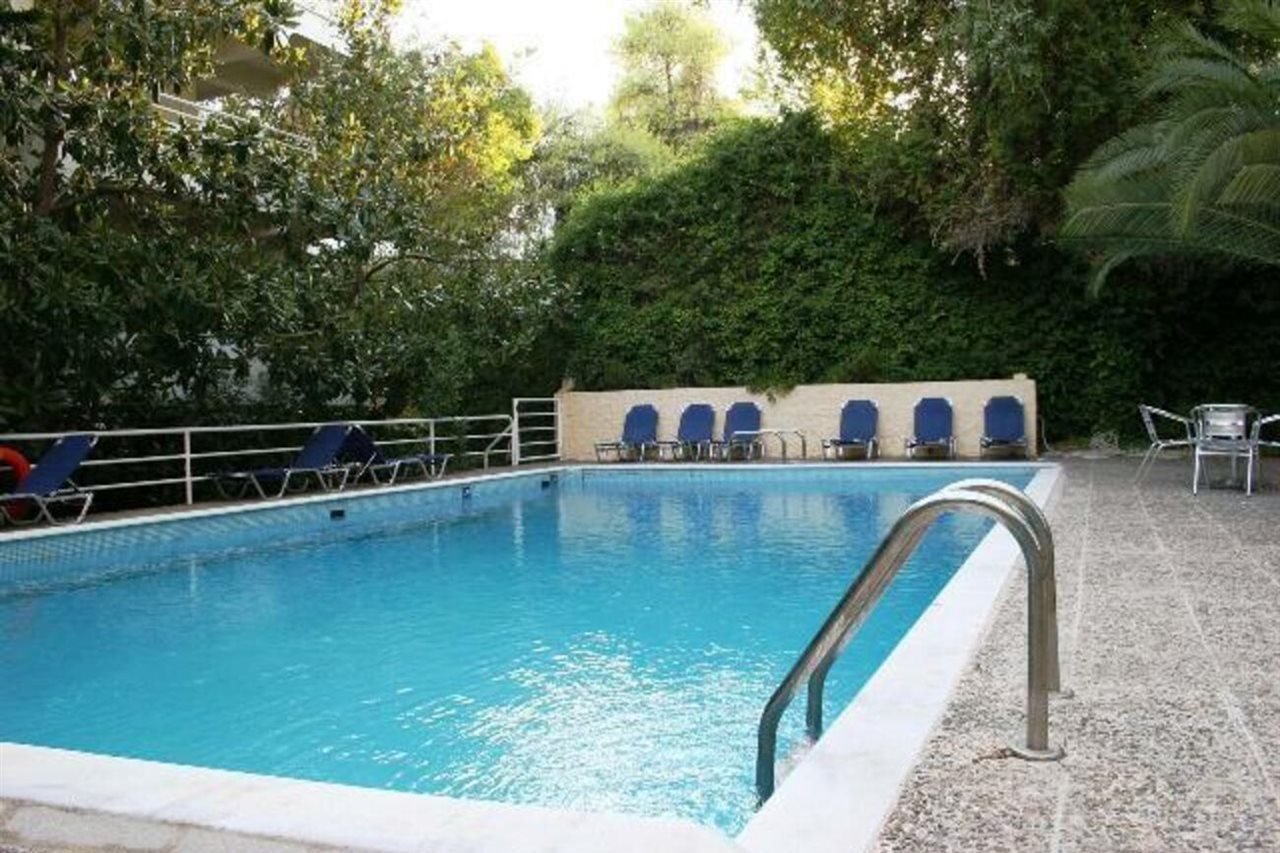 Stefanakis Hotel & Apartments in Vari, Greece