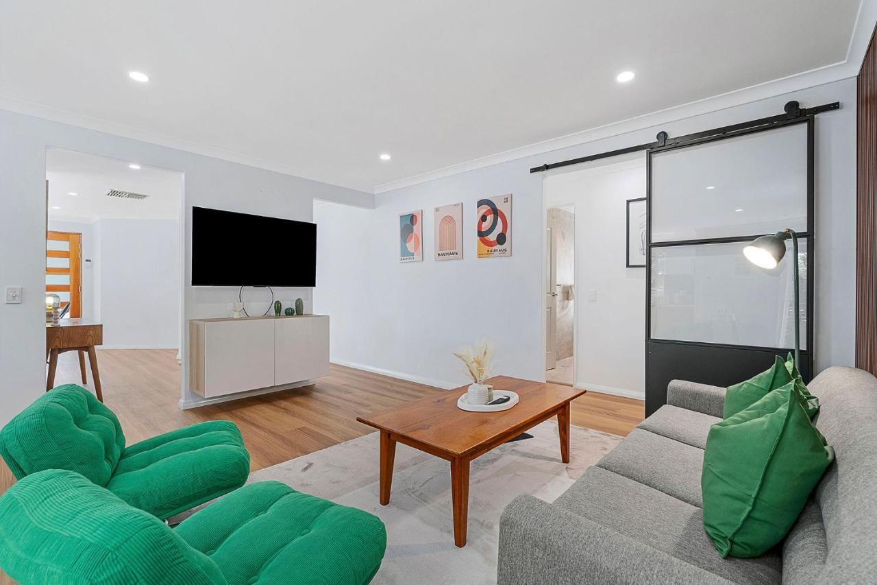 4BR Ardross Mid Century Home Walk To Garden City — 4-Star Luxury Hotel in Perth, Australia