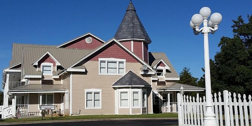 Candlelight Inn - carbon neutral hotel in Branson