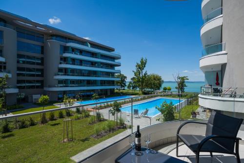 MyFlat Wave Yacht Apartment — 4-Star Luxury Hotel in Siofok, Hungary