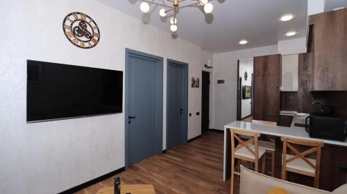 Newly Renovated Stylish 1BR Apartment For 4