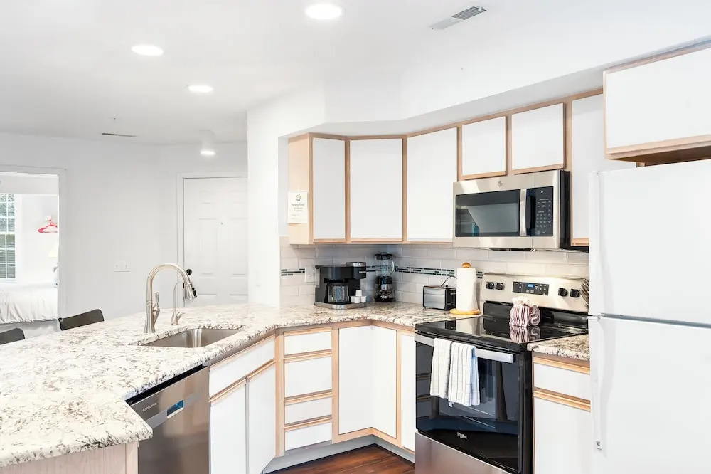 Lake Hideaway Waterfront Condo w Resort Perks - photo 18