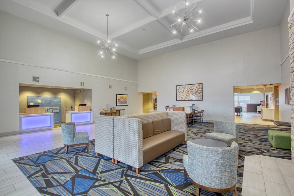 Holiday Inn Express Hotel & Suites Oshkosh by IHG - photo 75