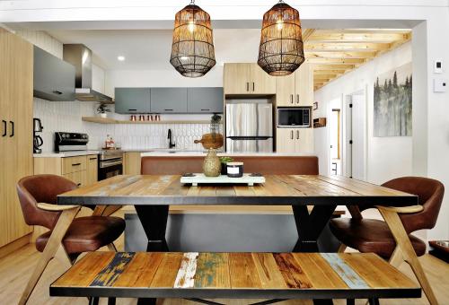 Chalets Alpins 10 A Chemin Alpin in Quebec, Canada